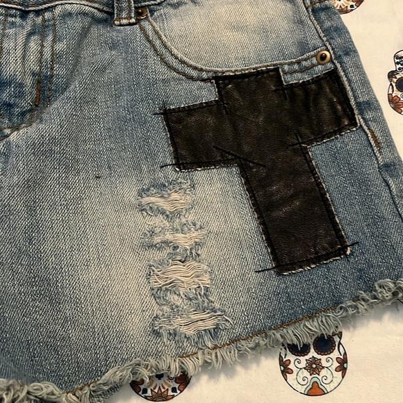 Mine Patched Crosses Cut Off Distressed Ripped Denim Shorts Womens SZ Medium - Picture 2 of 7